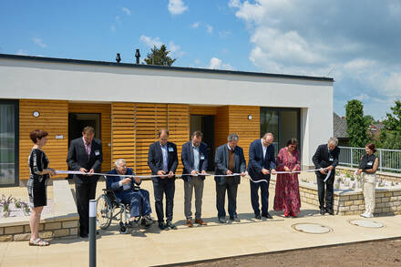 Přestřihávání pásky nově otevřených bytů Přestřihávání pásky nově otevřených bytů