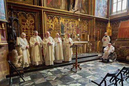 mše svatá ve Svatováclavské kapli katedrály sv. Víta mše svatá ve Svatováclavské kapli katedrály sv. Víta